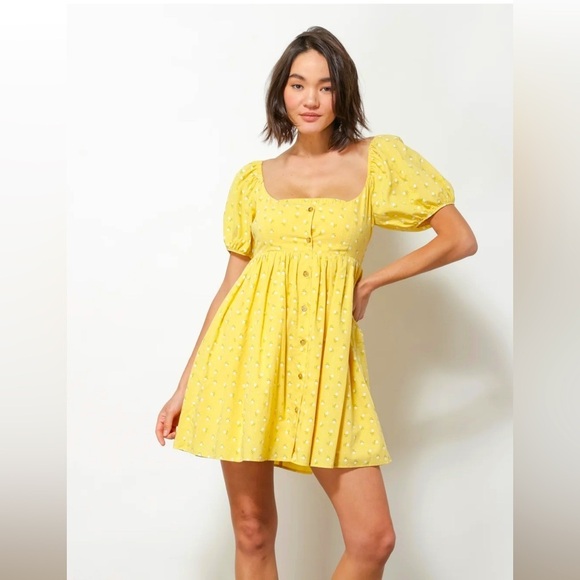 Line & Dot Dresses & Skirts - LINE & DOT HAILEE FLORAL PRINT
MINI DRESS
$125.00 MSRP
Color YELLOW MULTI